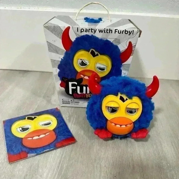 FURBY PARTY ROCKERS LIGHT BLUE IN ORIGINAL BOX - Picture 2 of 7